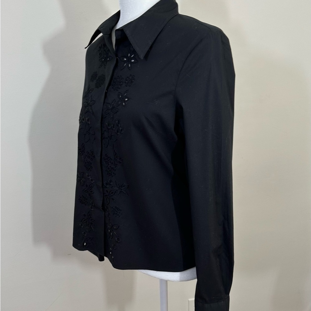 BCBGMAXAZRIA sz XL shirt in black with eyelet on the upper front - Picture 9 of 14